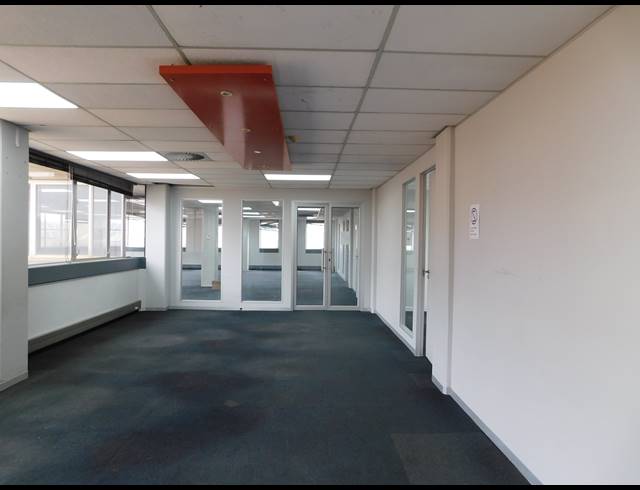 7,200M² OFFICE TO LET IN FERNDALE